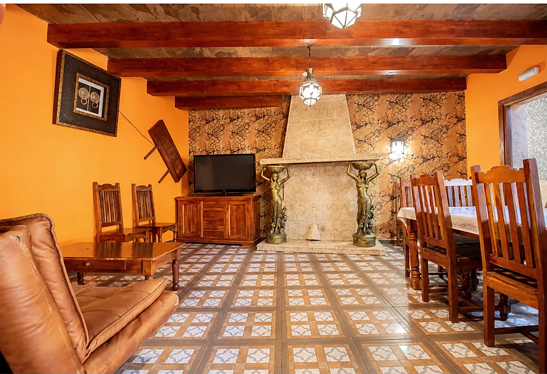 Salón con chimenea